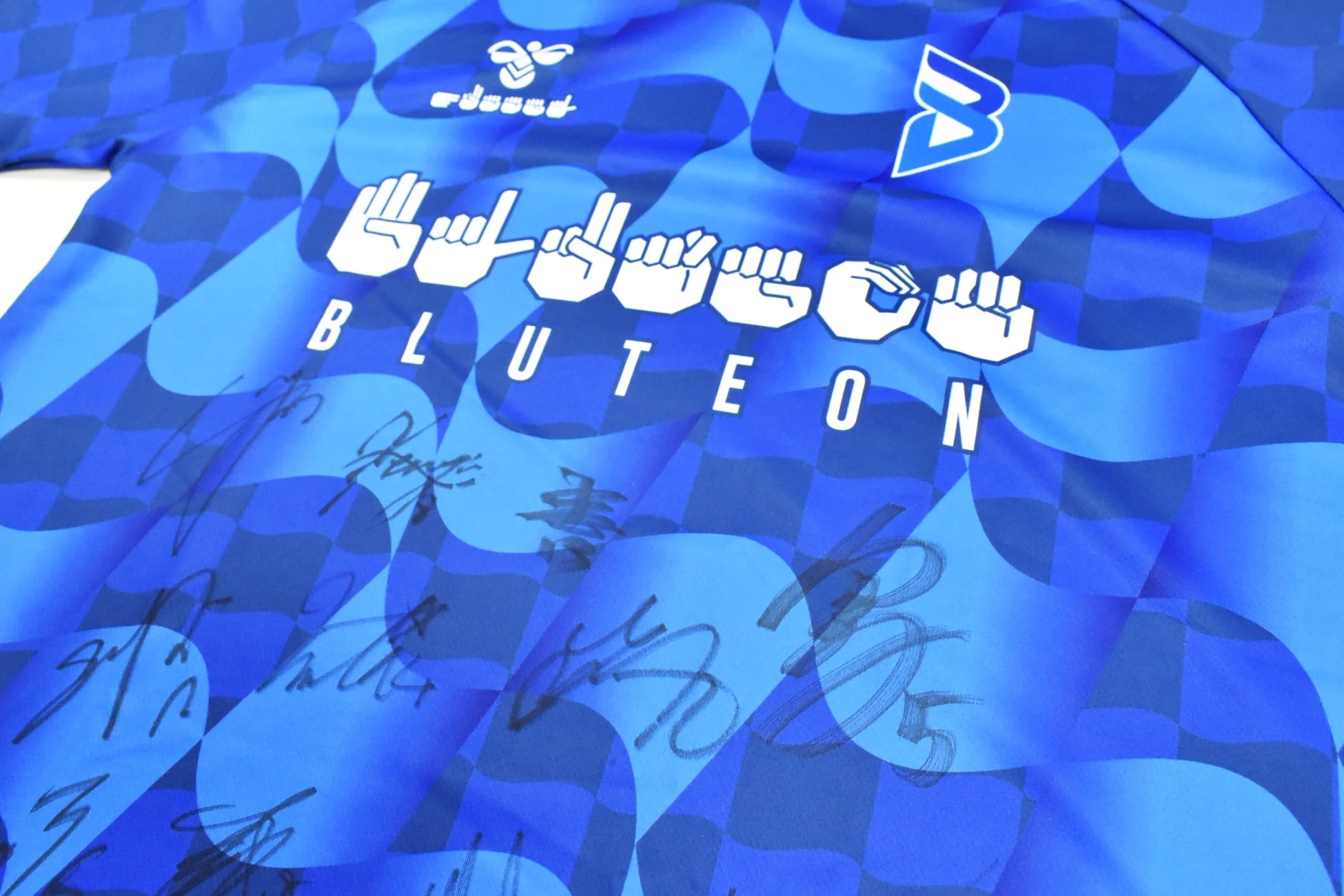 サイン入りシャツ