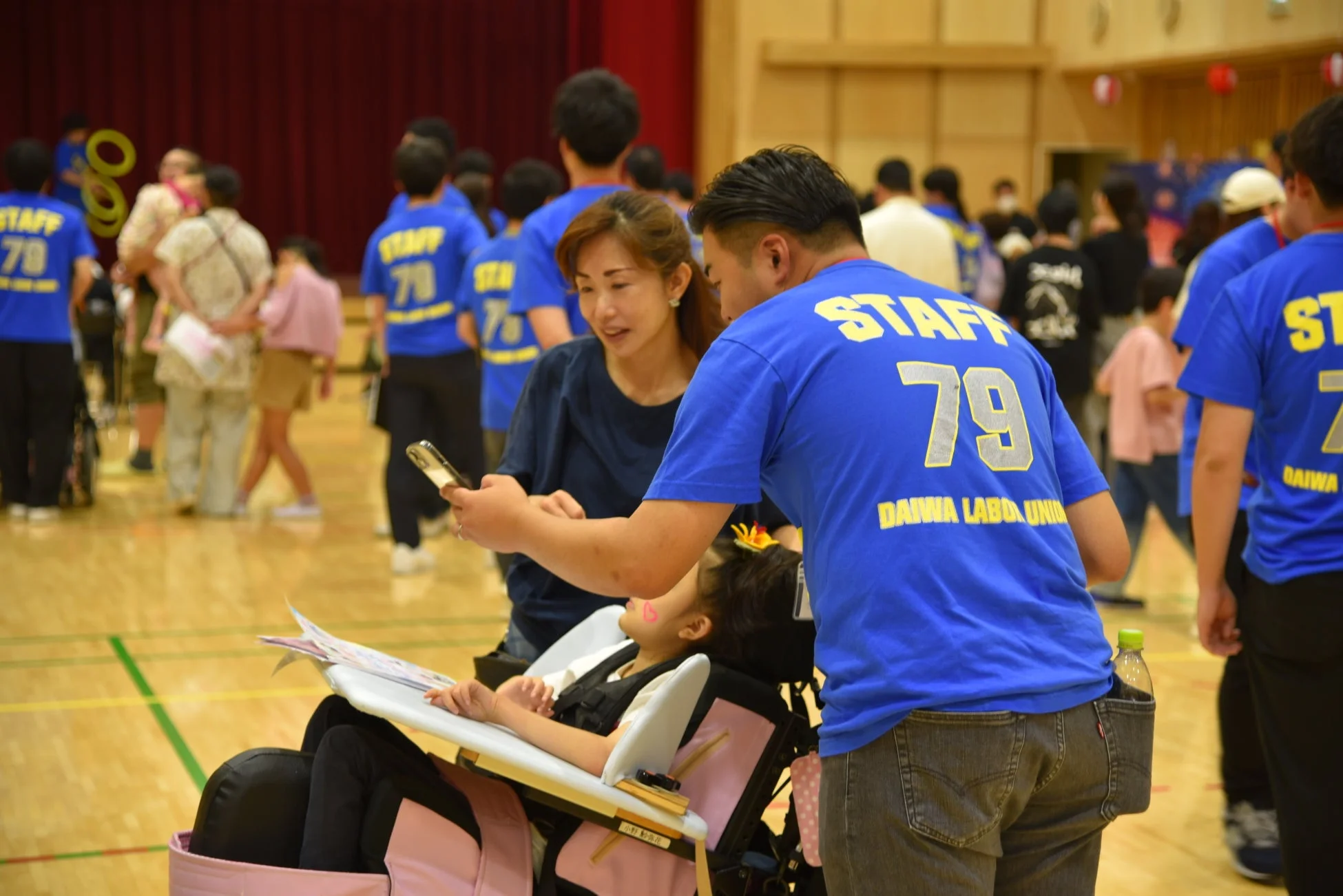 スタッフと参加者の交流の様子