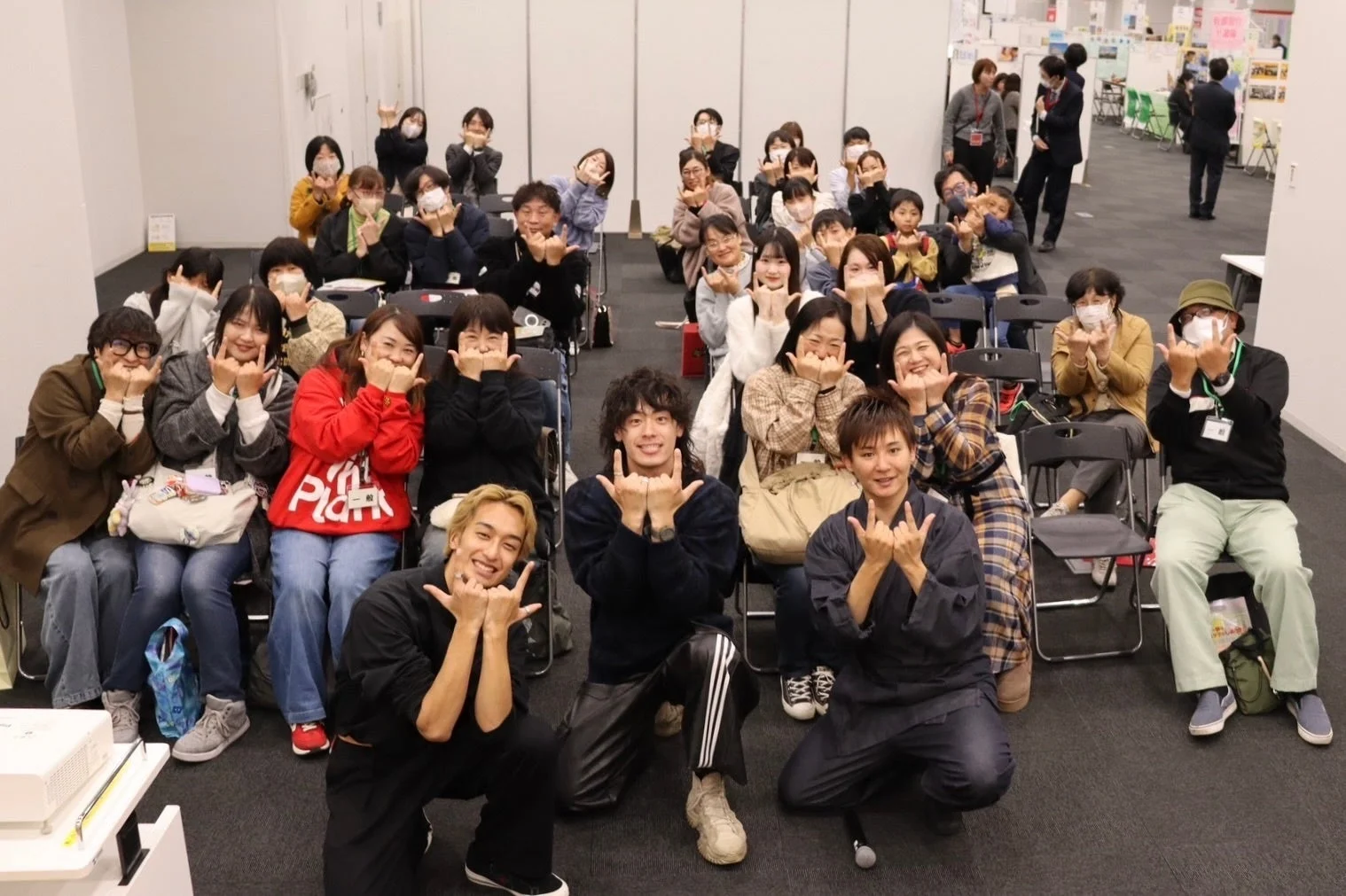 イベント会場での集合写真