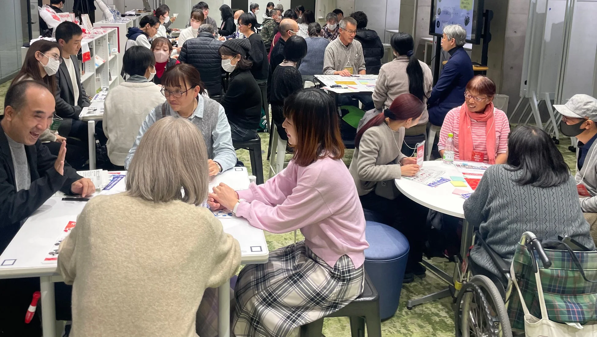 活発に議論する参加者たち