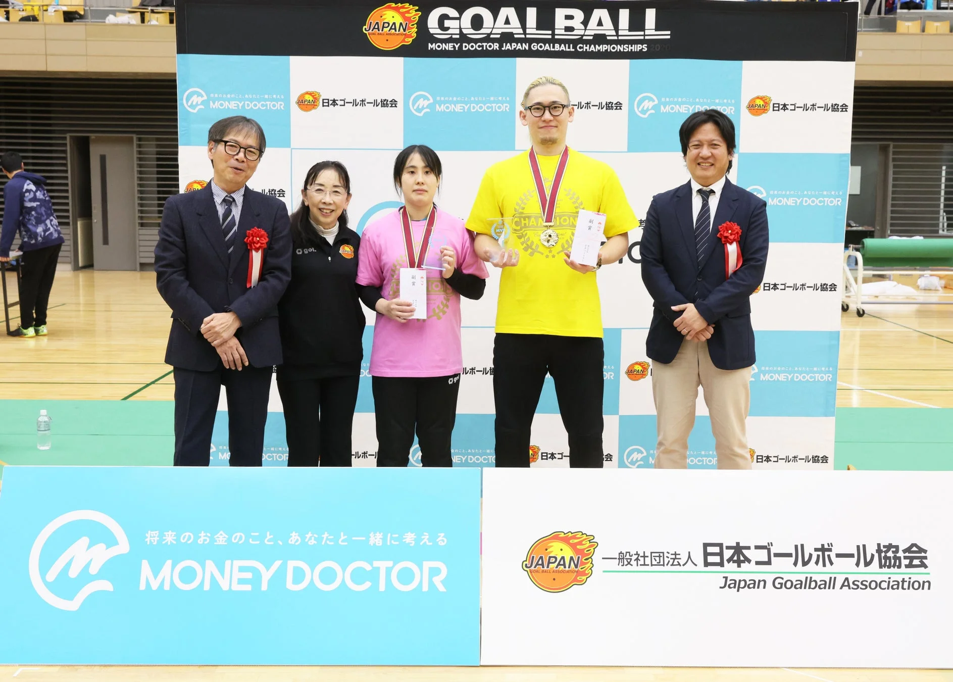 MVP受賞の高橋利恵子選手と宮食次行選手