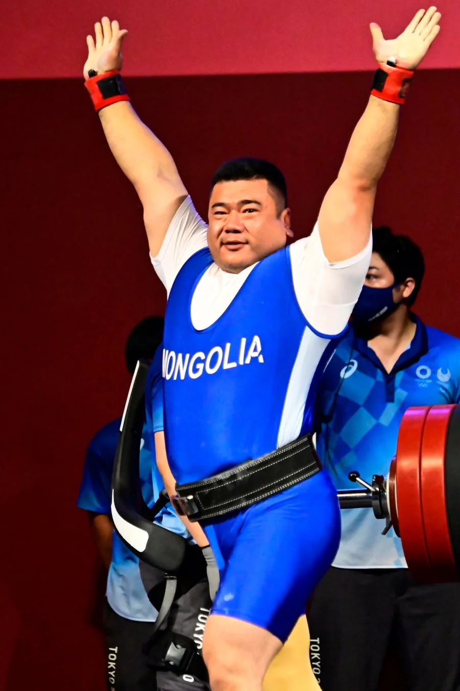 モンゴルのSodnompiljee Enkhbayar選手が成功を喜ぶ様子