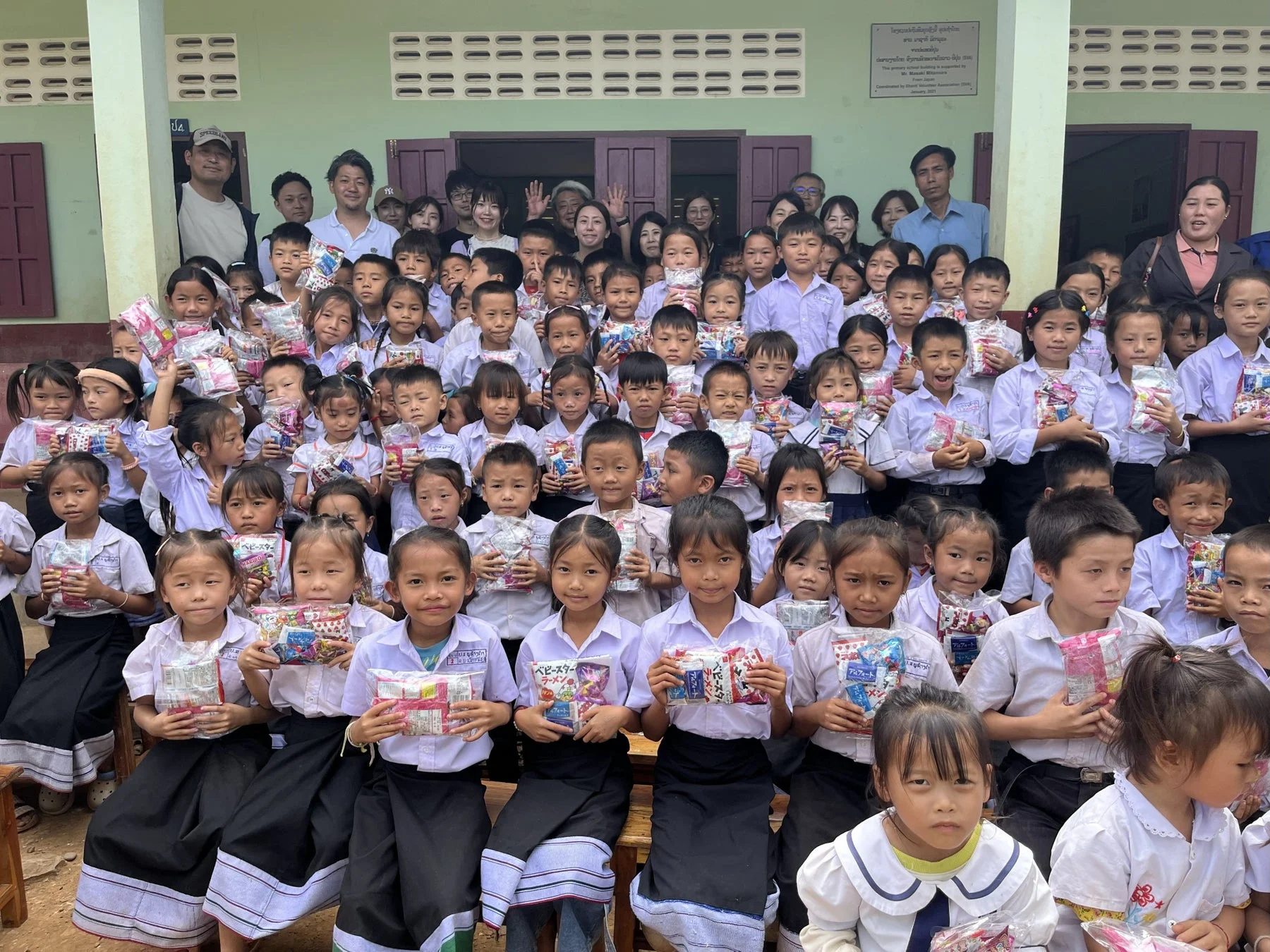 ラオス ルアンパバーンでの小学校視察の様子1