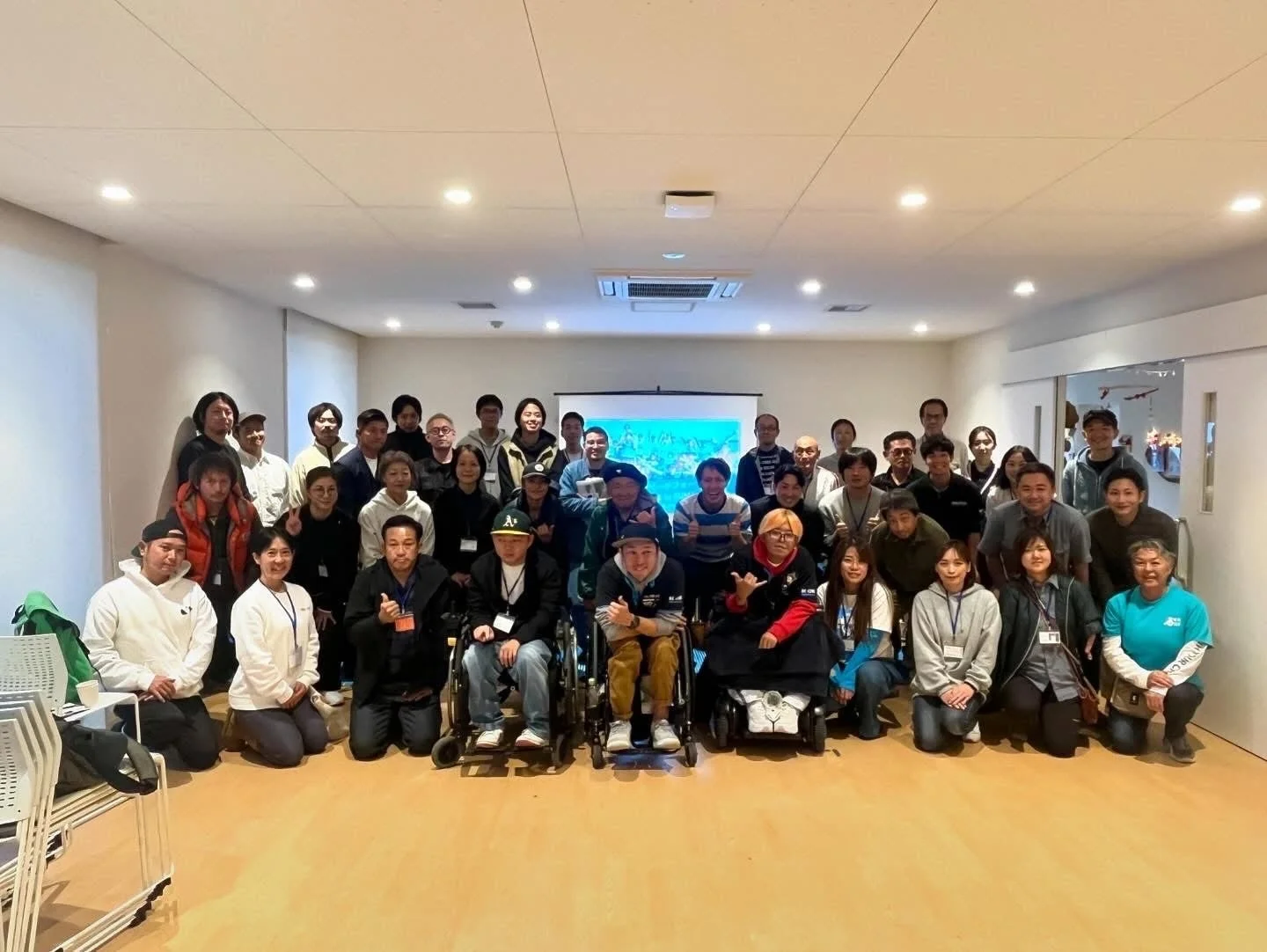 フォーラム会場の集合写真