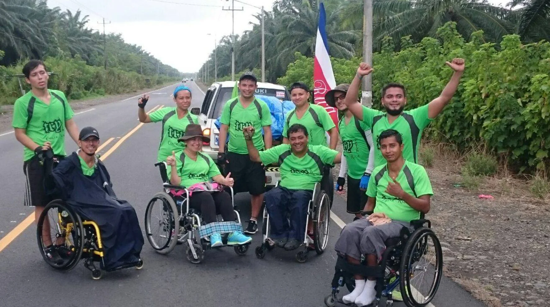 車いす行進の様子