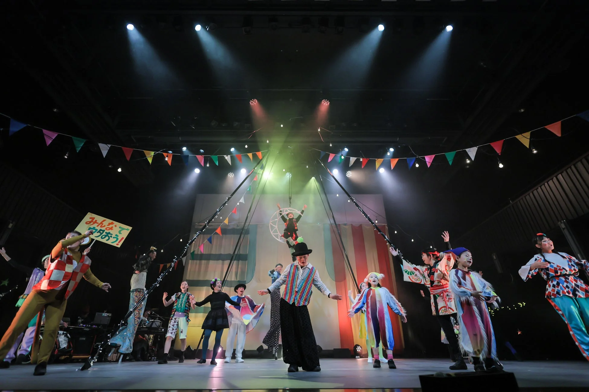 「みんなでタタオウ！」のステージ