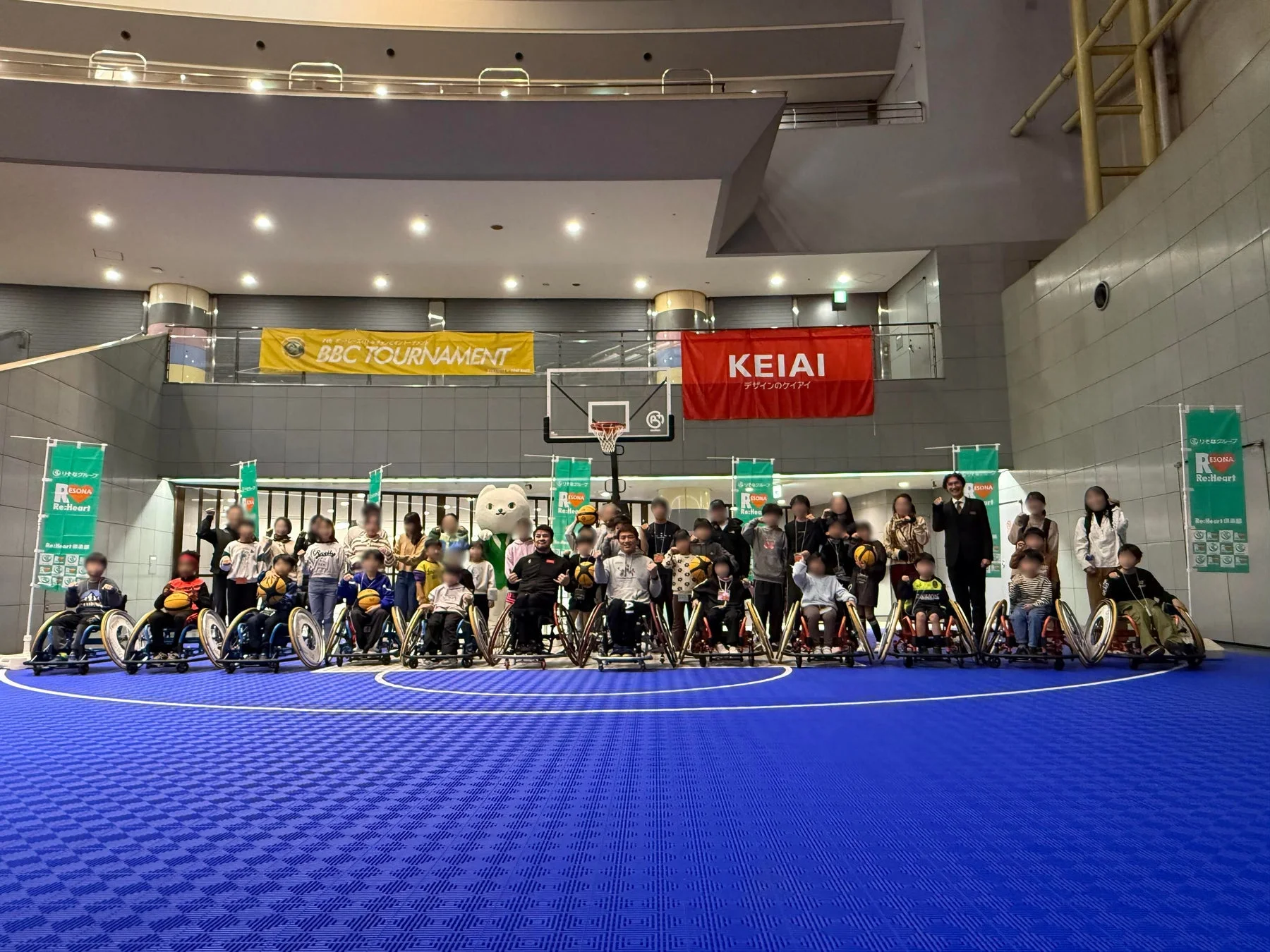 車椅子バスケイベントの集合写真