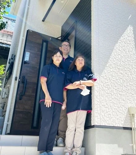 スタッフの集合写真