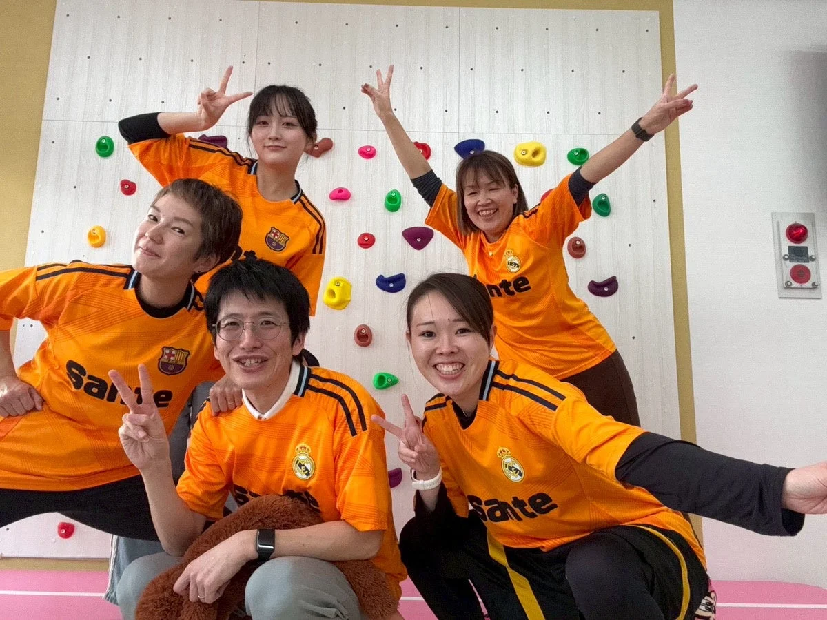 ボルダリングを楽しむ様子