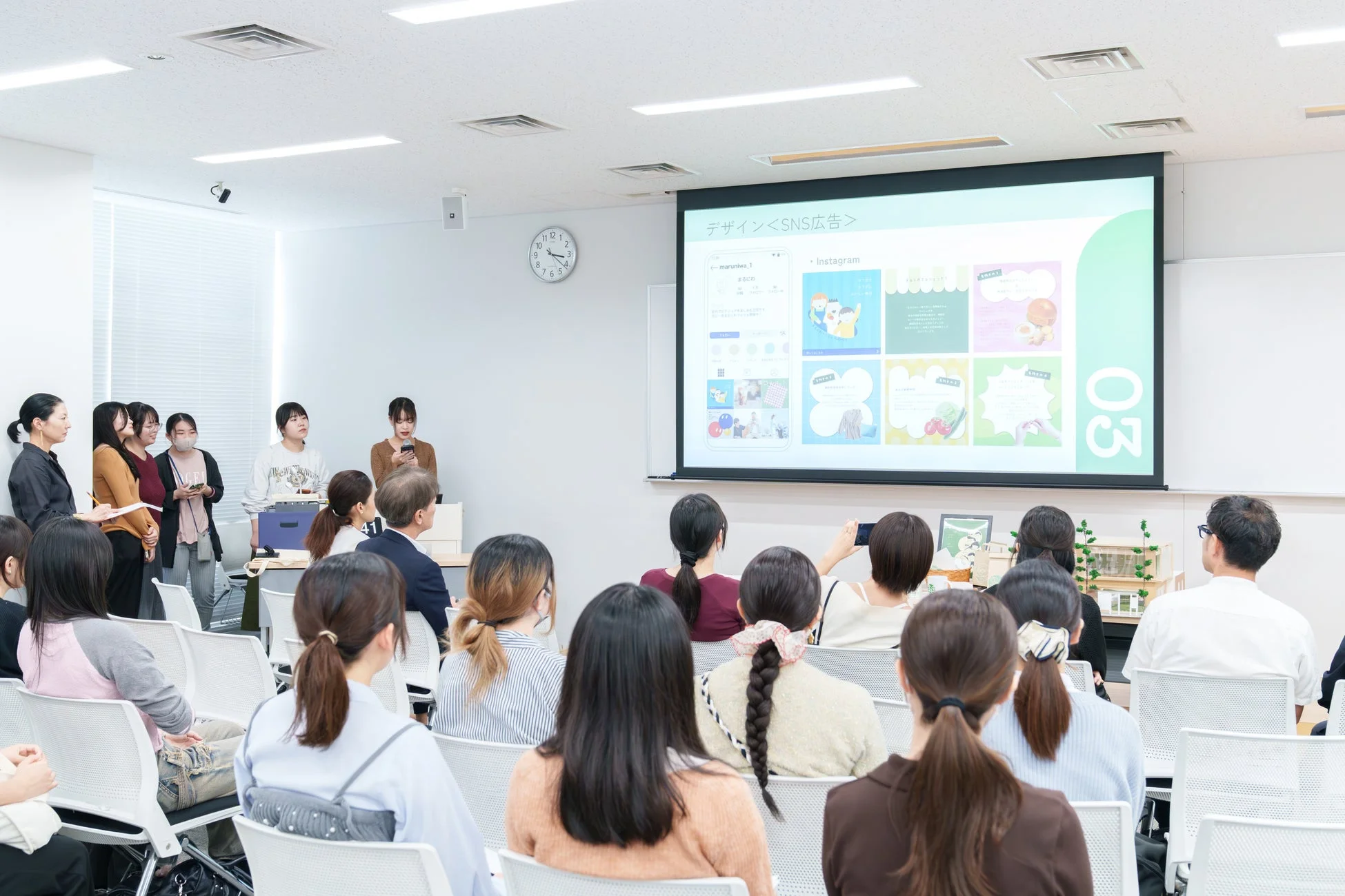 SNS広告デザインのプレゼンテーション