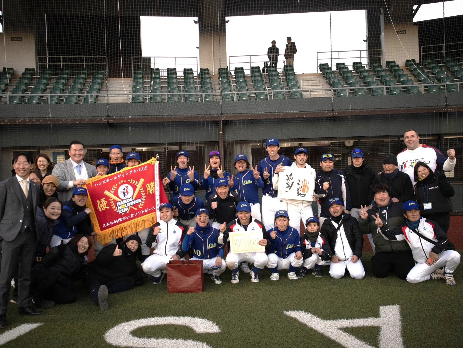 優勝チーム集合写真