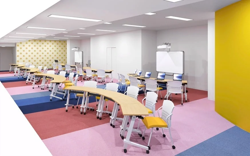 明るくモダンな教室または研修室の全景