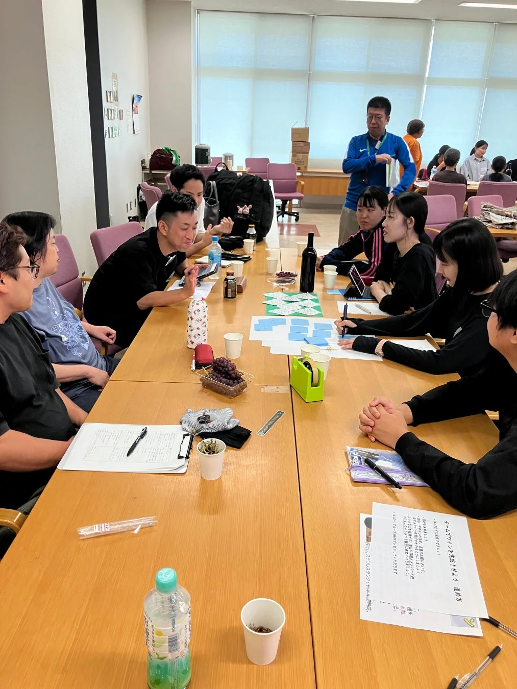 ワークショップで議論する参加者