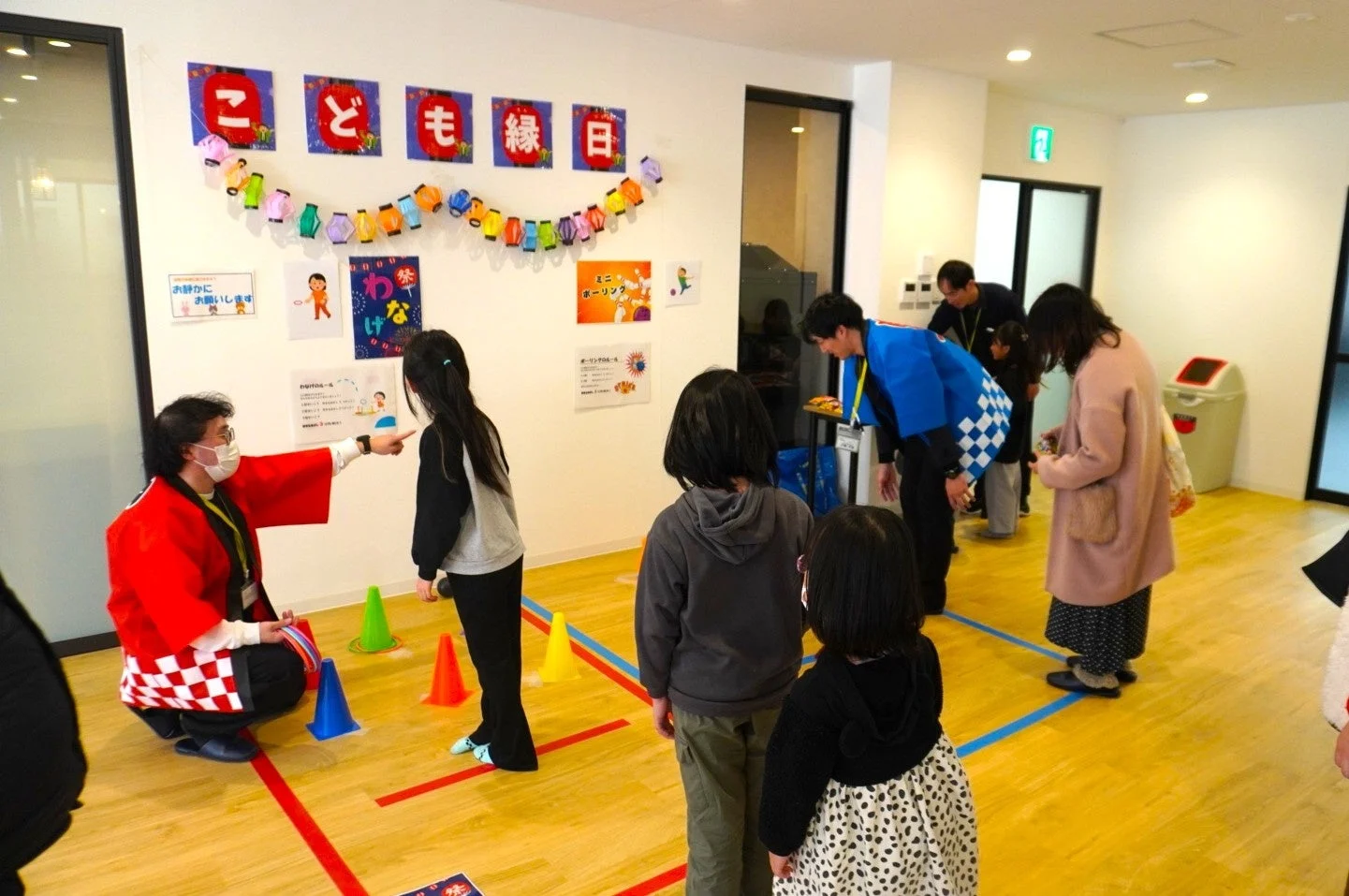 こども縁日を楽しむ様子