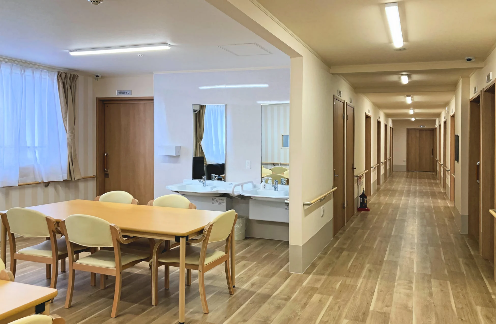 介護施設内の共用スペース