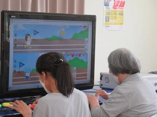 eスポーツを楽しむ人々