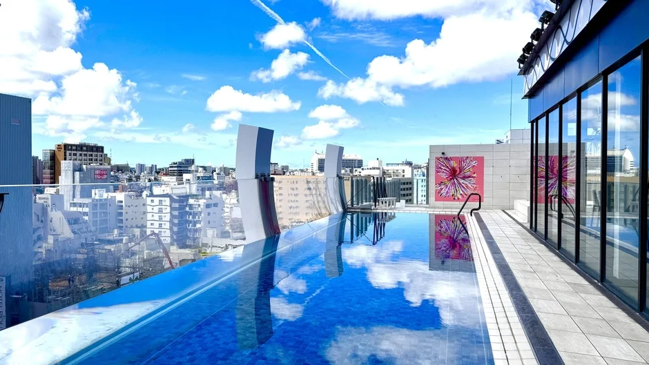 ホテルアクアチッタナハの屋上プール