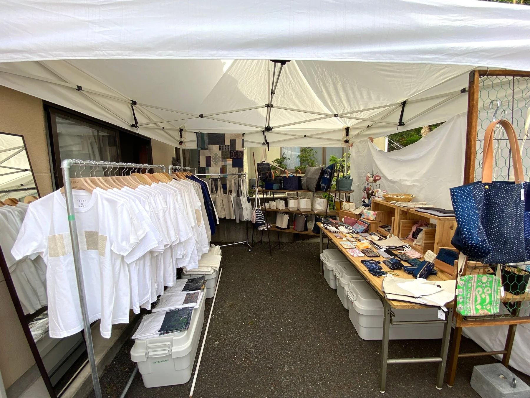 屋外マーケットのTERASブース