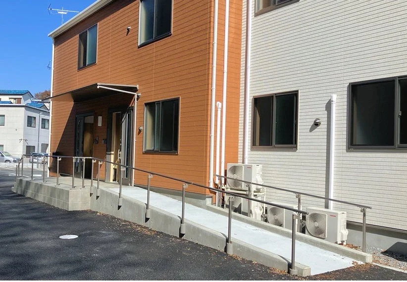 スロープのある外観