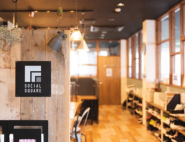 SOCIAL SQUAREのモダンな共有スペース