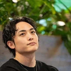 佐々木康栄氏のポートレート
