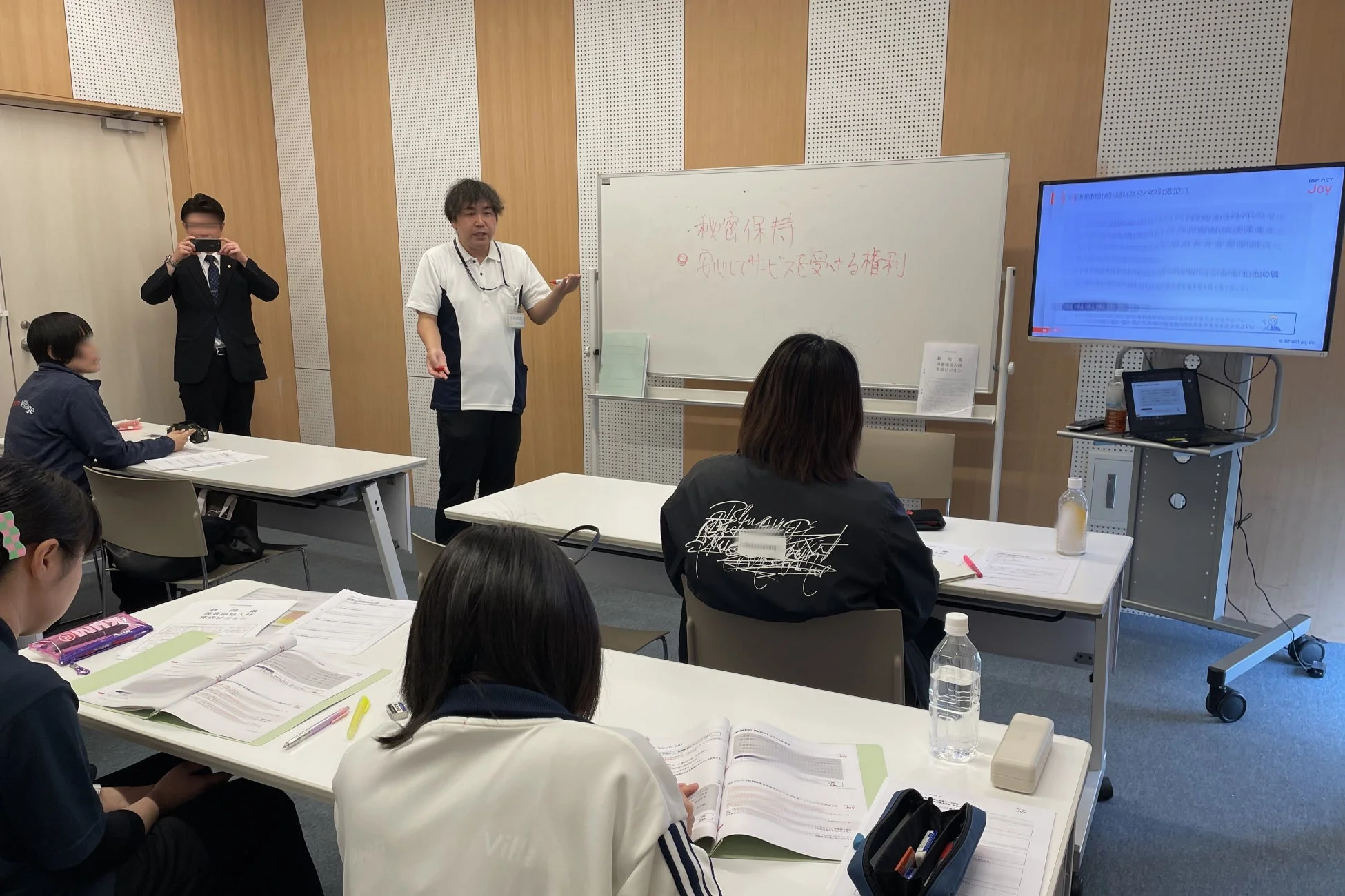 セミナー,講義,研修,教室,学生,講師,ホワイトボード,学習,教育,プレゼンテーション