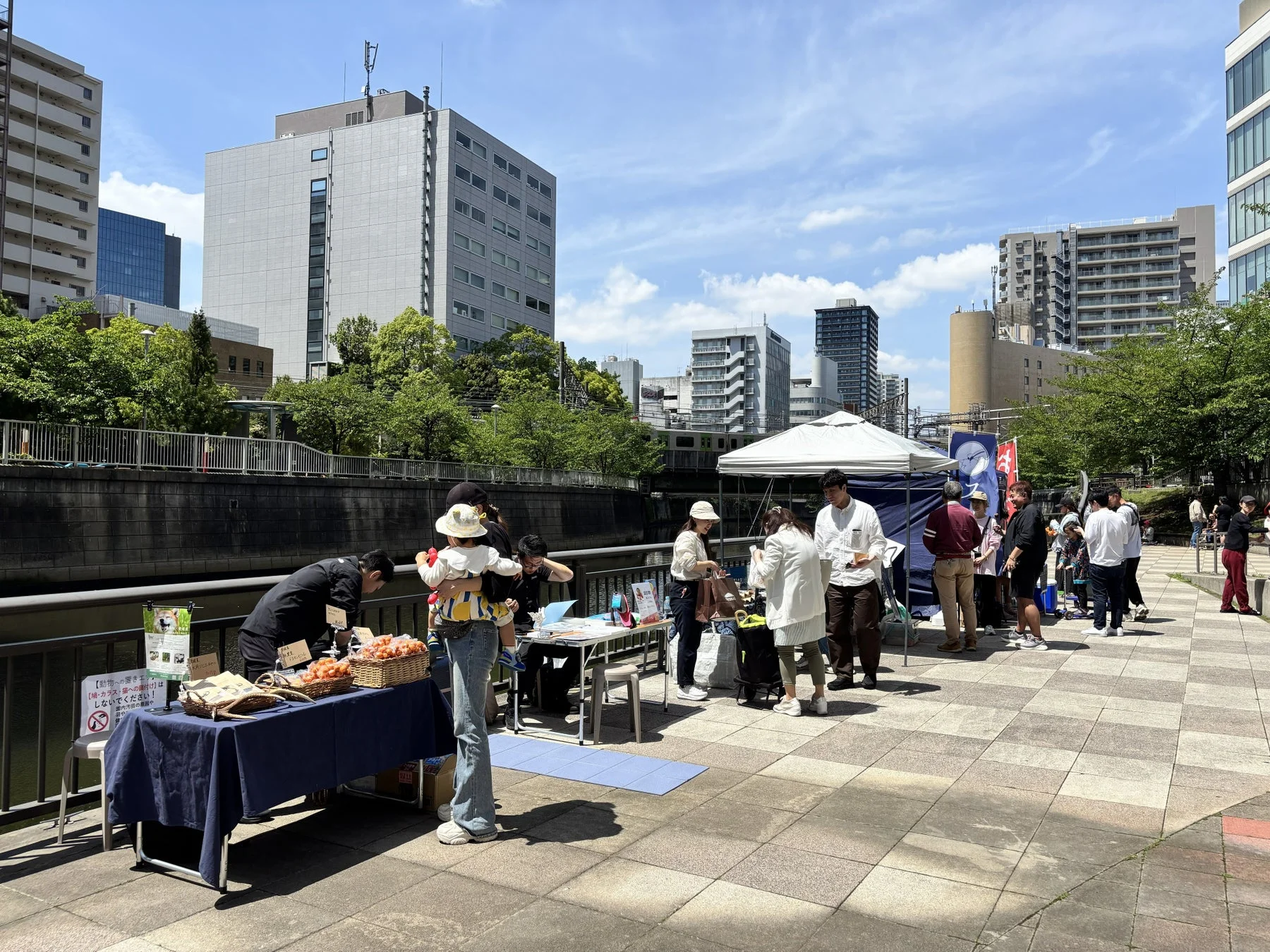 五反田ふれあい水広場でのマルシェの様子