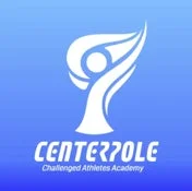 青色のグラデーション背景に、白色で「CENTERPOLE」の文字とロゴマーク