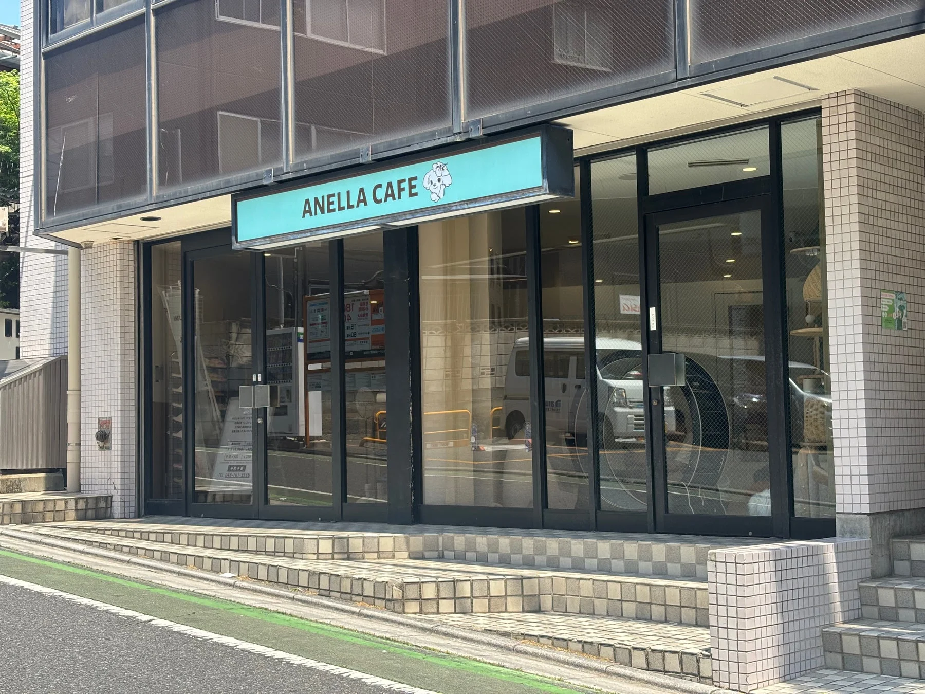 ANELLA CAFE南浦和店の外観