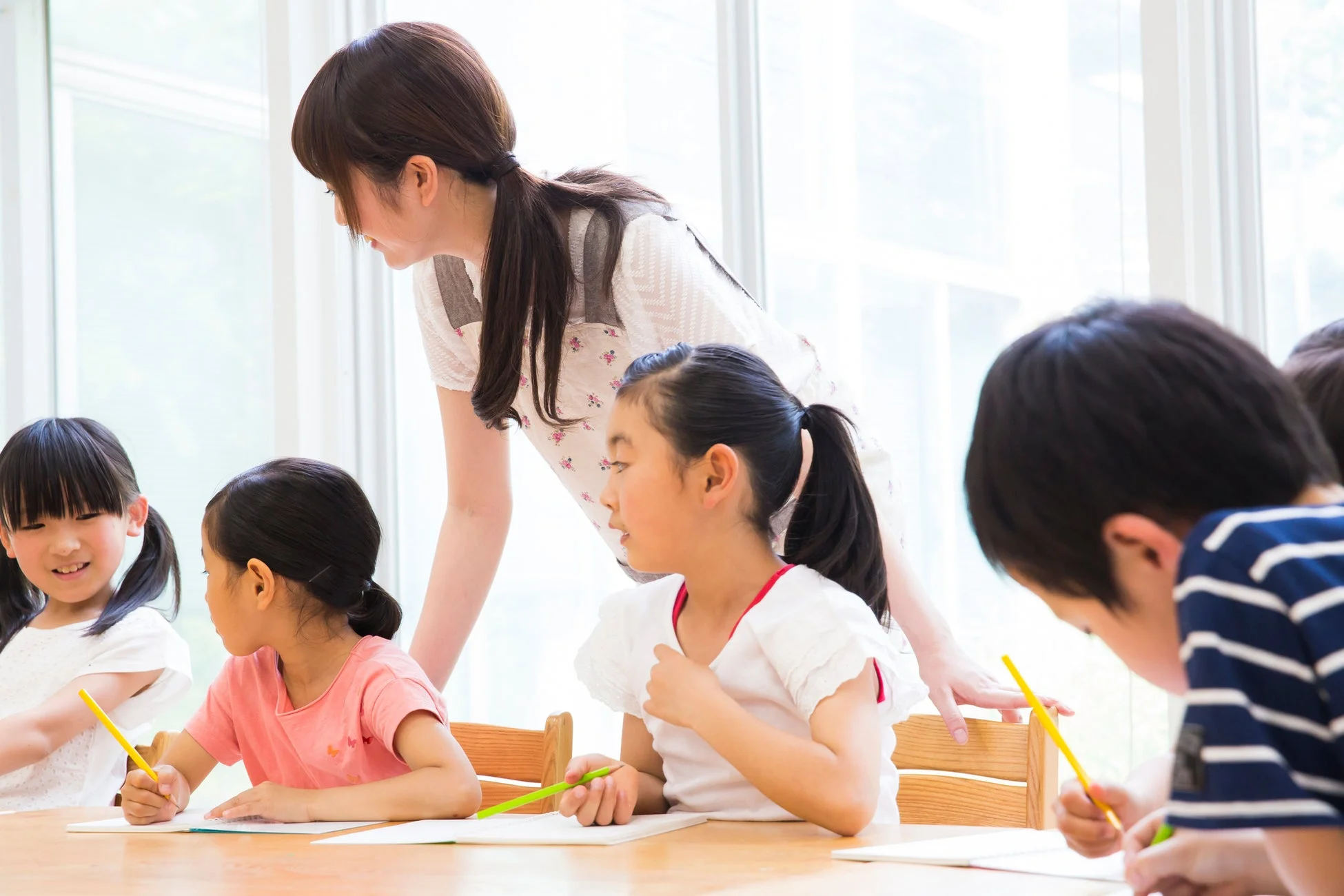 子供たちが勉強している様子