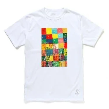 カラフルな四角いブロックのアートTシャツ