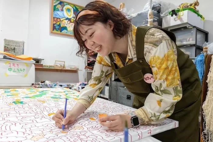 アート制作に取り組む様子