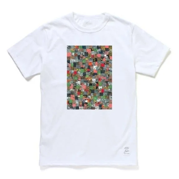 モザイク柄のアートTシャツ