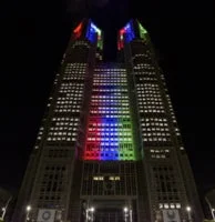 ライトアップされた東京都庁