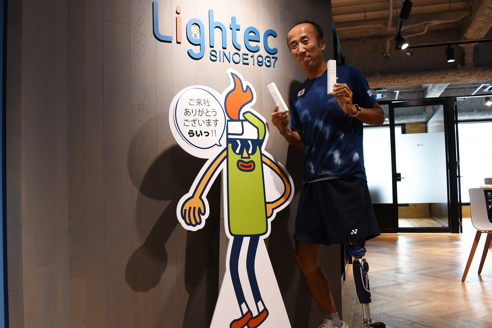 岸選手とLightecキャラクター