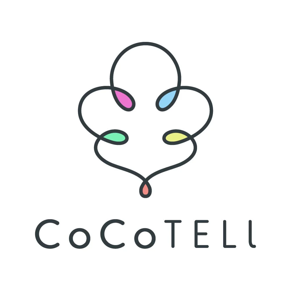 白い背景に、一本の線で描かれた抽象的なロゴマークと「CoCoTELL」という文字が配置されています。ロゴは複数のループを持ち、ピンク、水色、緑、黄、オレンジの小さな色がアクセントになっています。クリーンでモダンなデザインです。