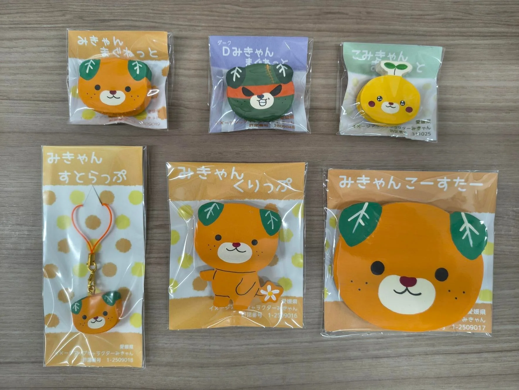 みきゃん、ダークみきゃん、こみきゃんのマグネット、ストラップ、クリップ、コースター