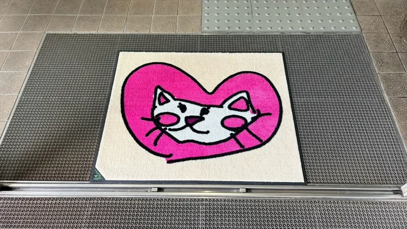 可愛らしい猫のマットの画像