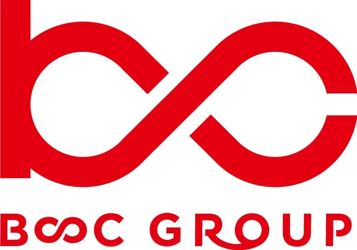 赤いロゴマークと「B∞C GROUP」の文字